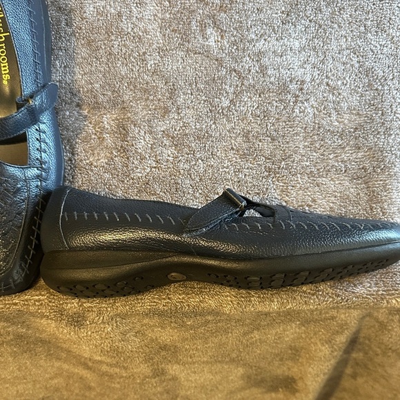 Mushrooms Brand Navy Blue Women's Loafers Leather - Picture 2 of 3